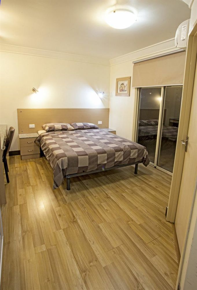 Cattrall Park Motel Karratha Exterior photo